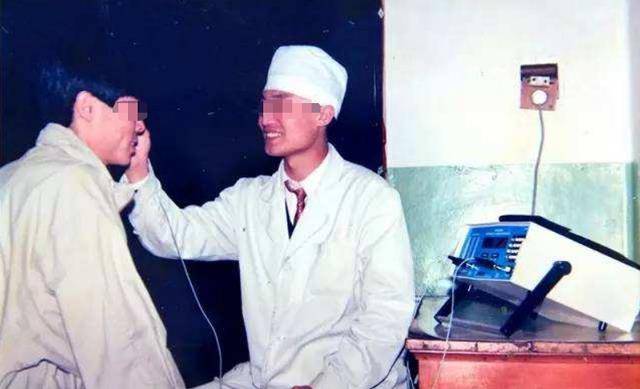 男童高烧得怪病,妈妈留下107元不辞而别,苦命奶奶含泪带孙求医_丁天珍