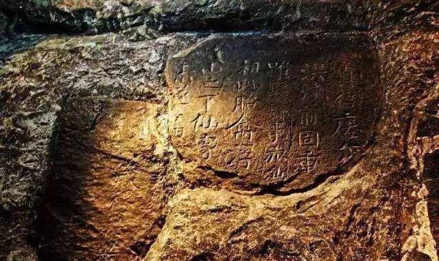 村民捡到2吨巨宝,却极力要求专家拉走,最后只得5000元奖励_石头_大爷