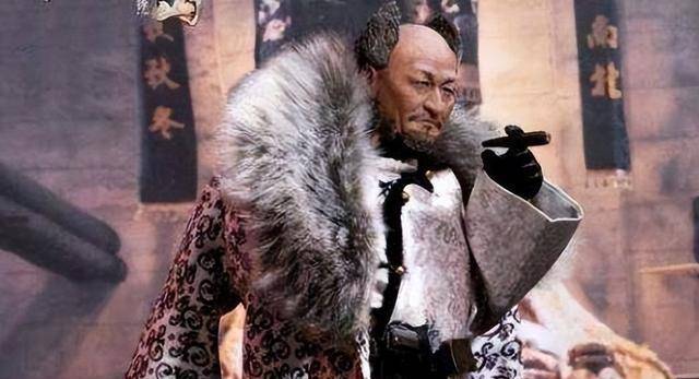 杨子荣他们深入虎穴之初,张乐山派人时刻盯着他们几人