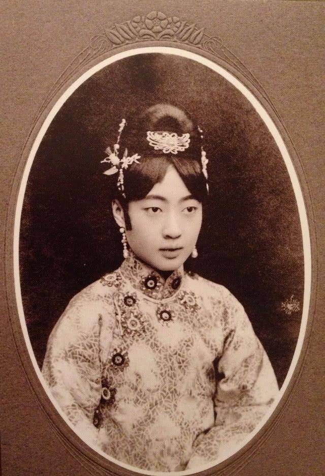 看看这些罕见的旧照片,你就明白了_溥仪_皇帝_文绣