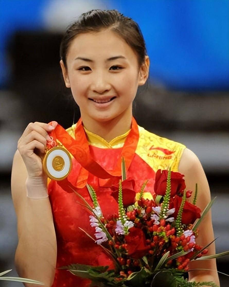 何雯娜:奥运夺冠后意外走红,退役嫁富商被嘲拜金,如今过得怎样_蹦床