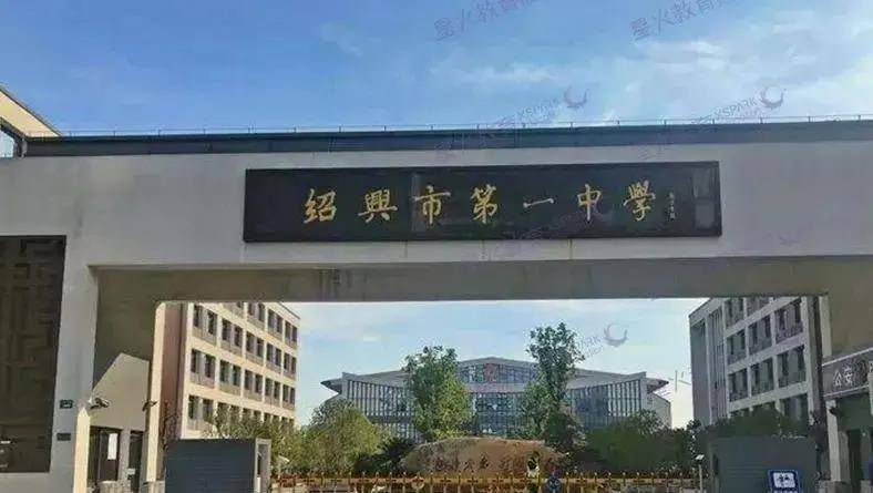 就这样,叶珈宁抓住所有的时间在学习,等到快毕业的时候,绍兴市第一