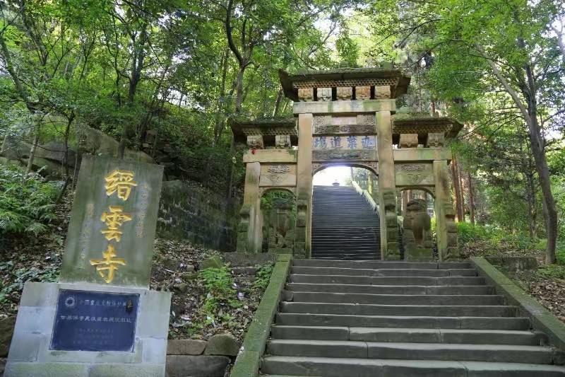 四川市民赴重慶過臘八節 縉雲寺溫泉寺施粥祈福平安__