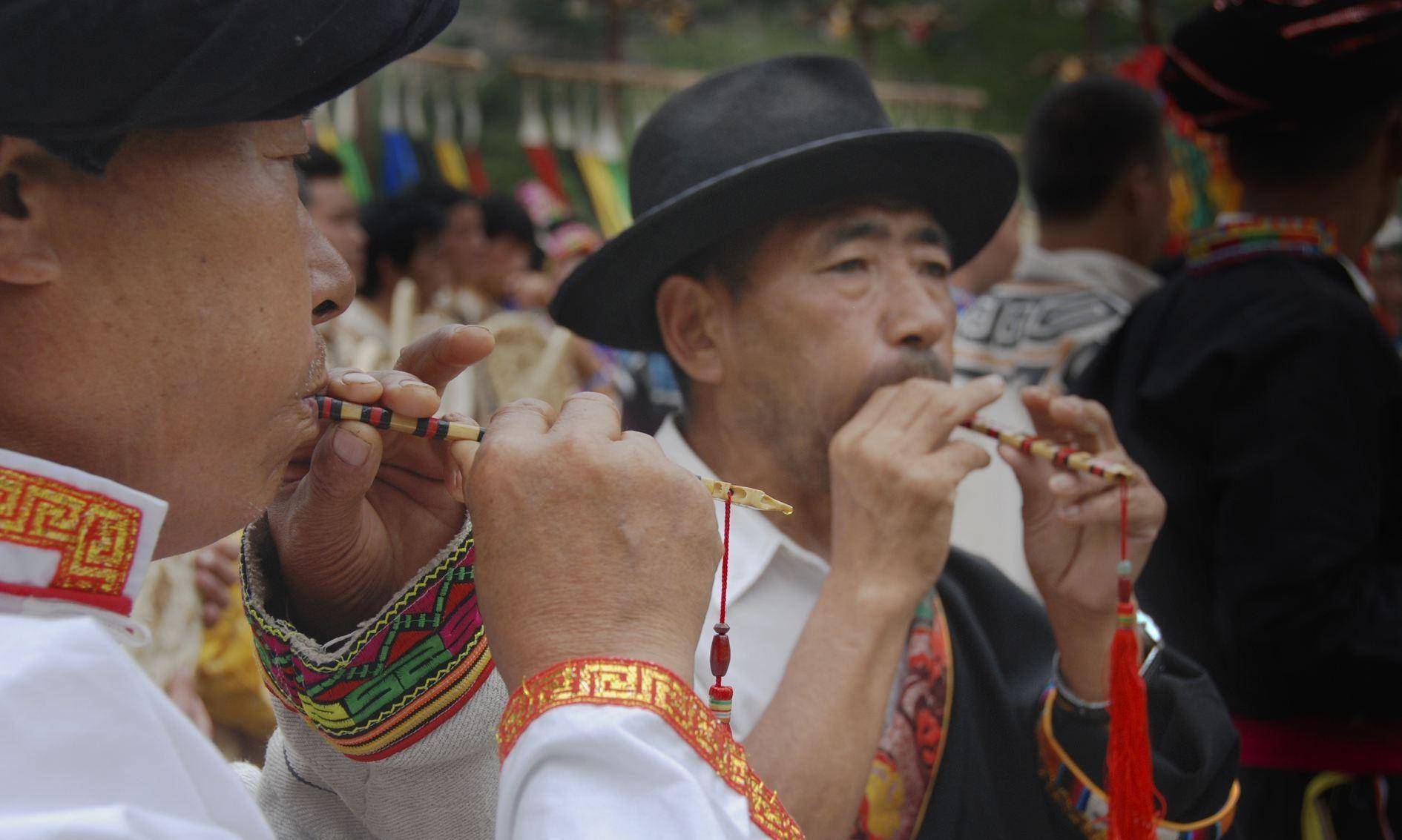 8000年前,賈湖遺址出骨笛,如今塔吉克人依然在吹,只是