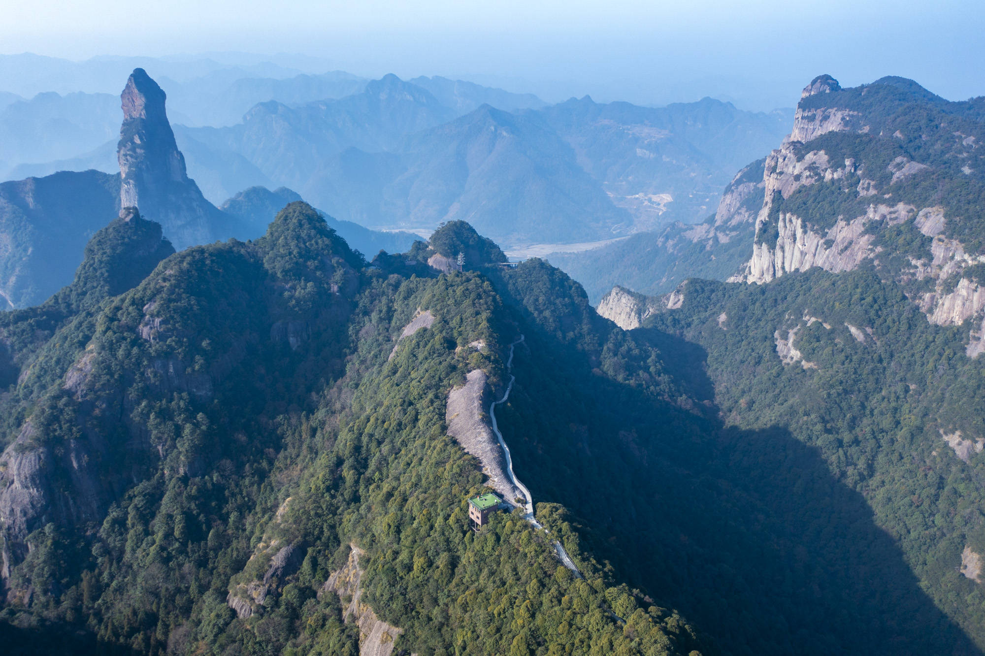 浙江最高的山峰图片