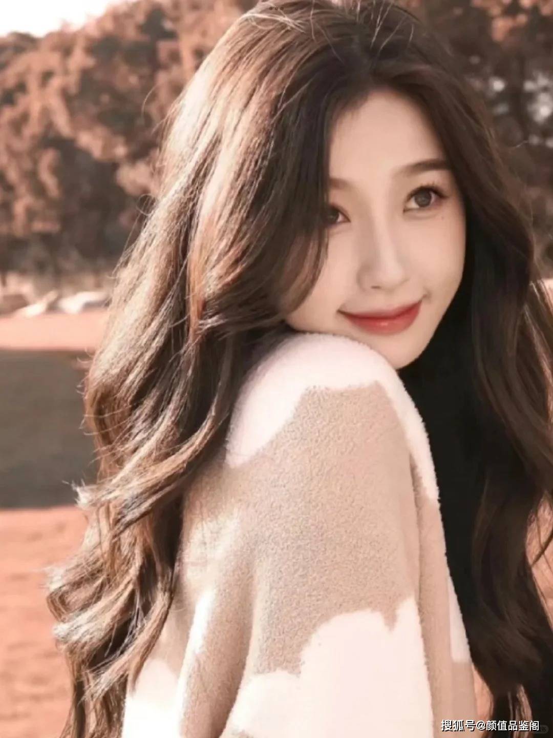 虞书欣绝美写真大赏:清新甜美演绎梦幻仙子_长裙_形象_舞台