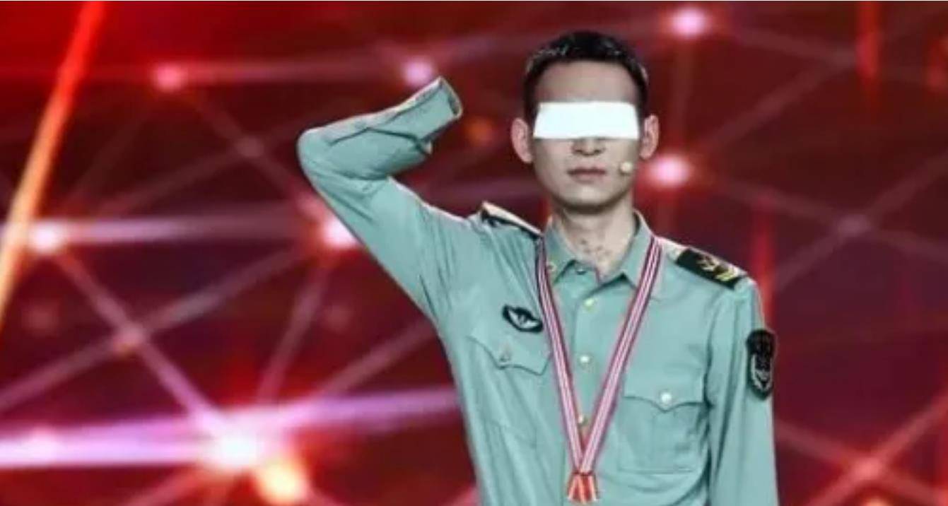 的战友,回忆着一起和战友们排雷的日子,杜建国说他虽然在排雷任务中