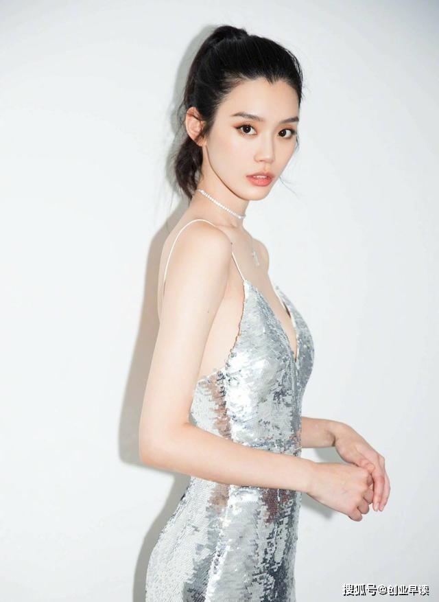 说起何猷君和奚梦瑶的情史,可谓是悄无声息的,俩人结婚是悄悄的,直到