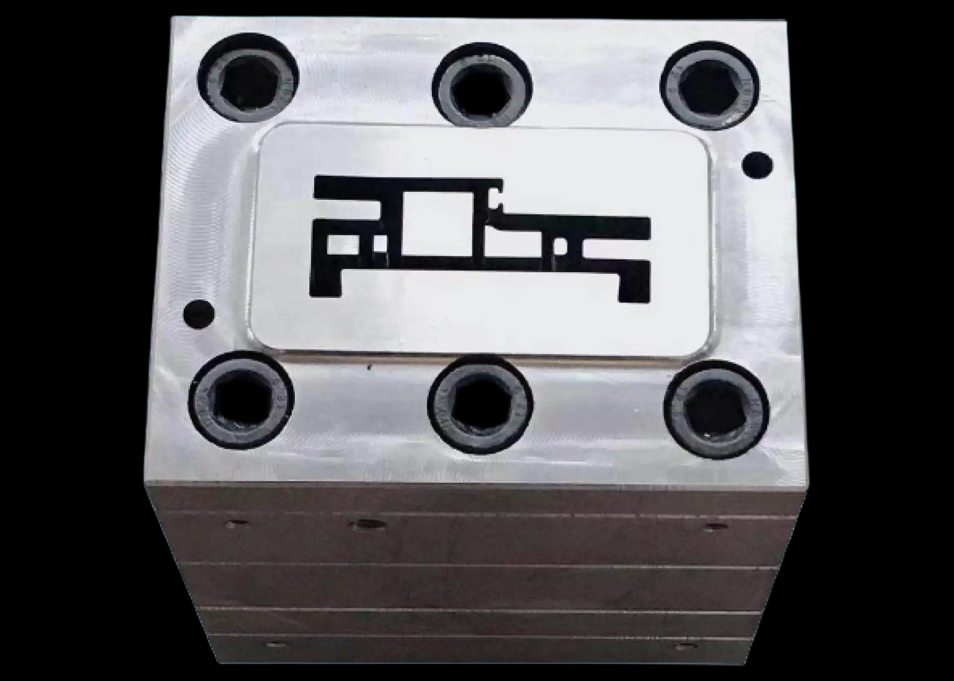 如何选择合适的模具材料