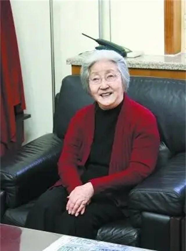 蒋英:钱学森夫人,金庸表姐,晚年简朴拒绝被优待,靠退休金度日_钱均夫