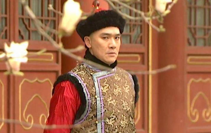 领侍卫内大臣阿灵阿,散秩大臣鄂伦岱等人私下里商议,并跟其他的大臣们
