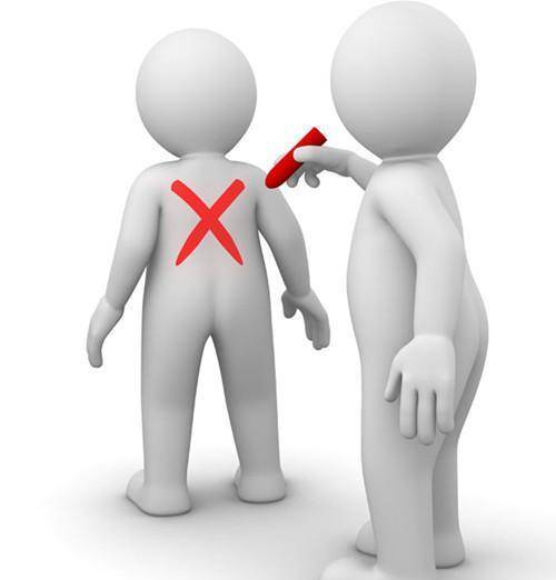 和他一个办公室的同事,除了因为工作事情外,平时大家都很少和他交流.