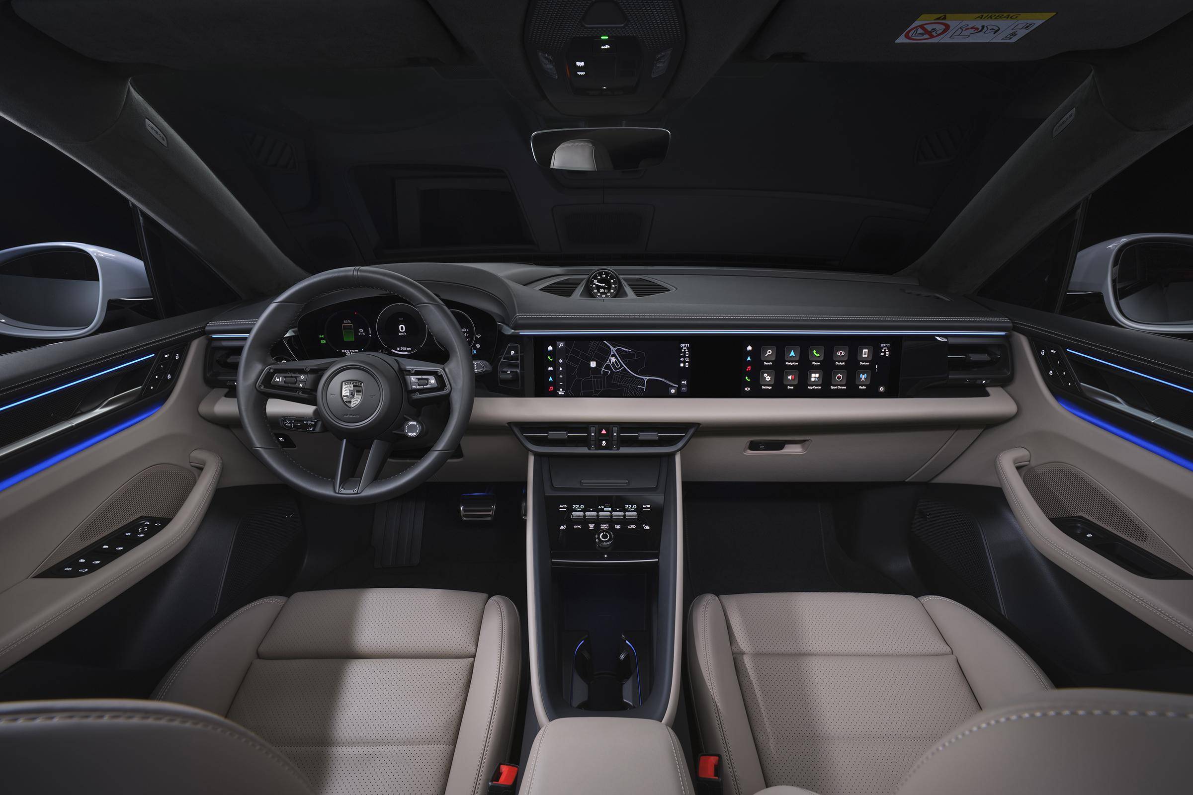 据了解,全新保时捷纯电动macan的车机系统支持carplay及android手机