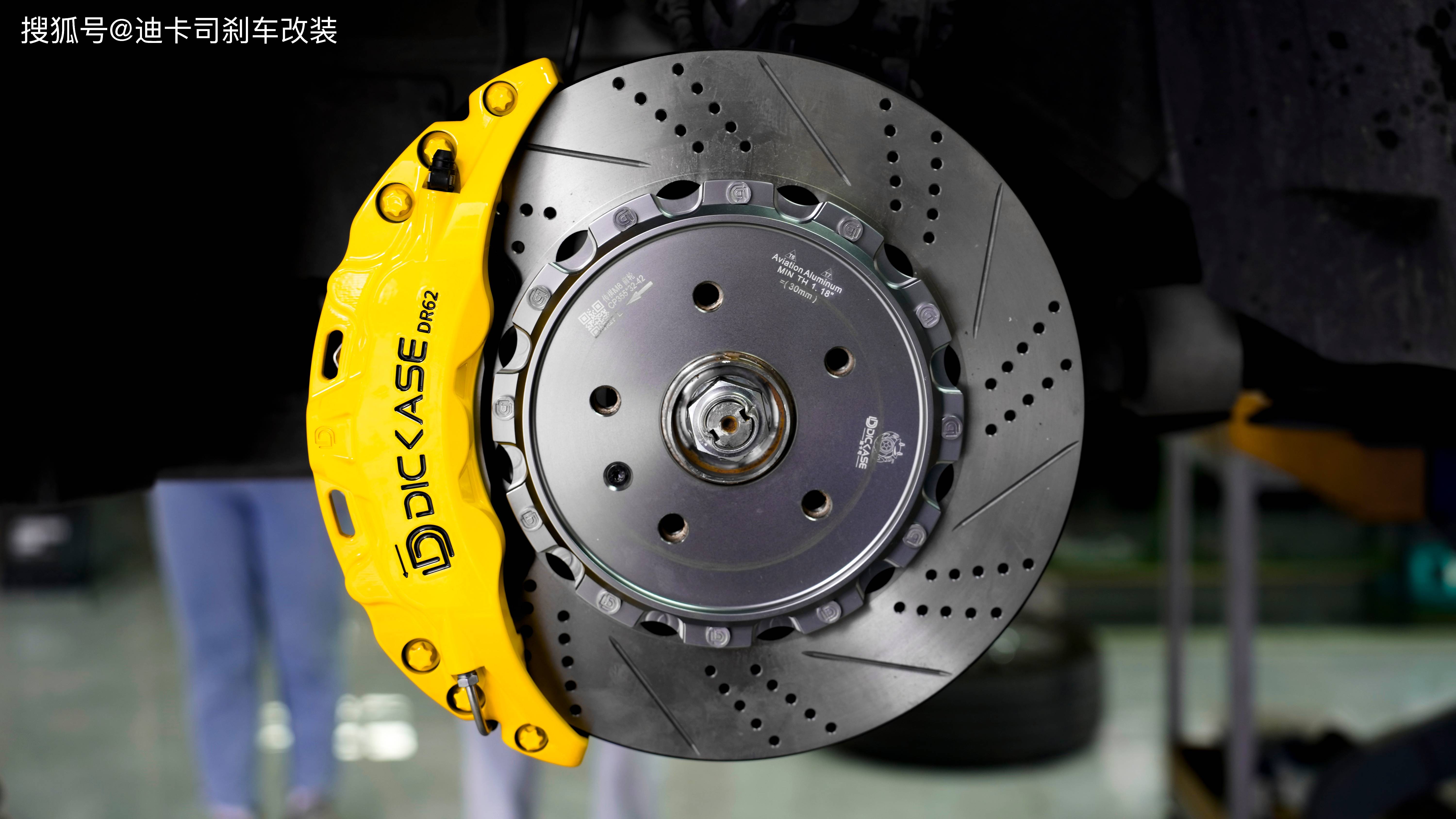 装车案例|传祺m8升级迪卡司竞技黄刹车卡钳_搜狐汽车_搜狐网