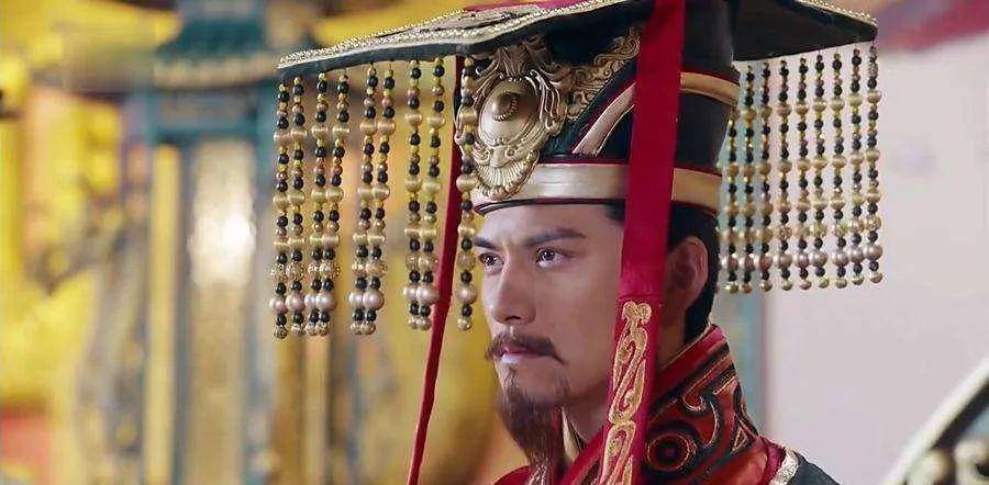 你只记住了赵匡胤,他才是黄袍加身的原创_郭威_皇帝_刘承