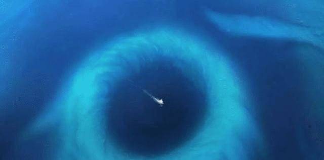 马里亚纳海沟深10862米,水还是液态吗?会被压缩成固体吗?