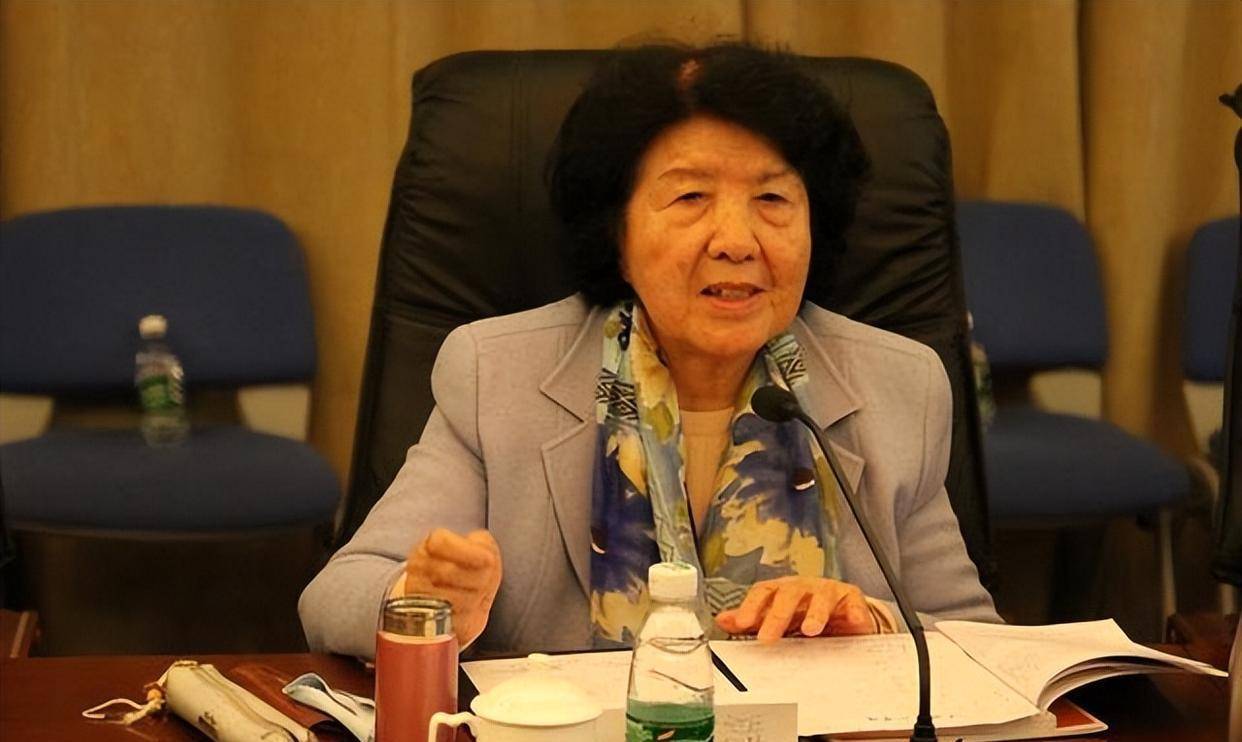 新中国首位女省委书记万绍芬:后任中央统战部副部长,今年92岁_江西