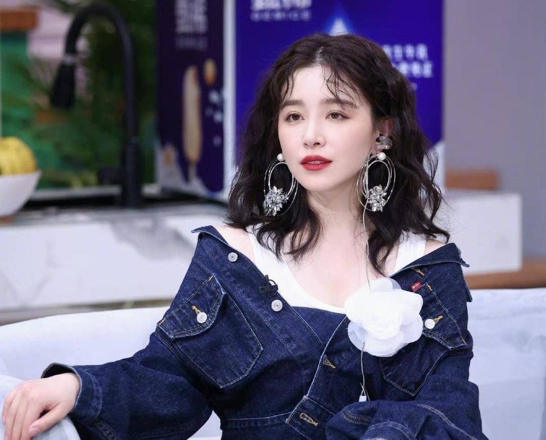 倪虹洁和阚清子演母女,两人年龄仅相差10岁,更像是姐妹_管教_妈妈