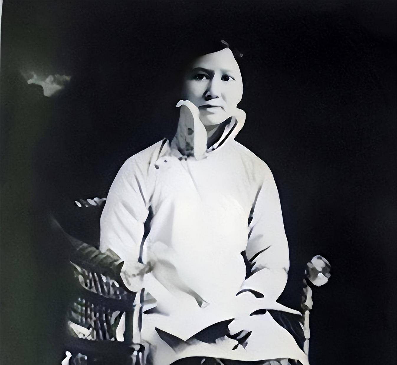 1968年,孙中山去世时不见女儿踪影,首饰盒中的照片原来是他_孙婉_父亲