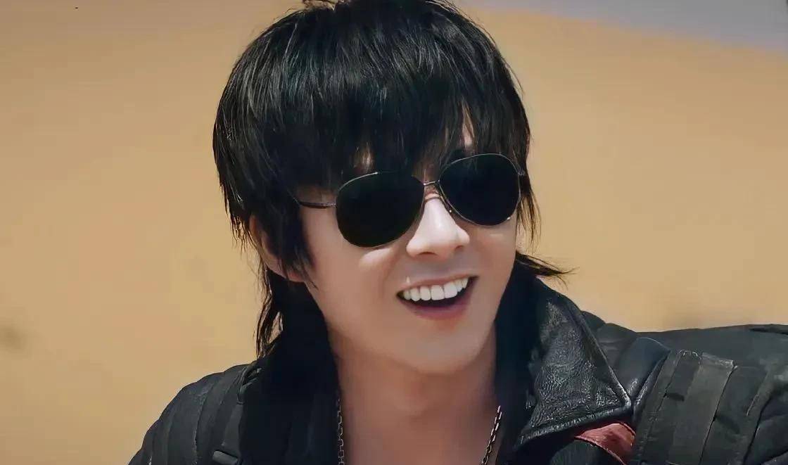 "南瞎北哑"和小哥齐名的黑瞎子有多神秘……盗墓笔记_墨镜_带着_旗人