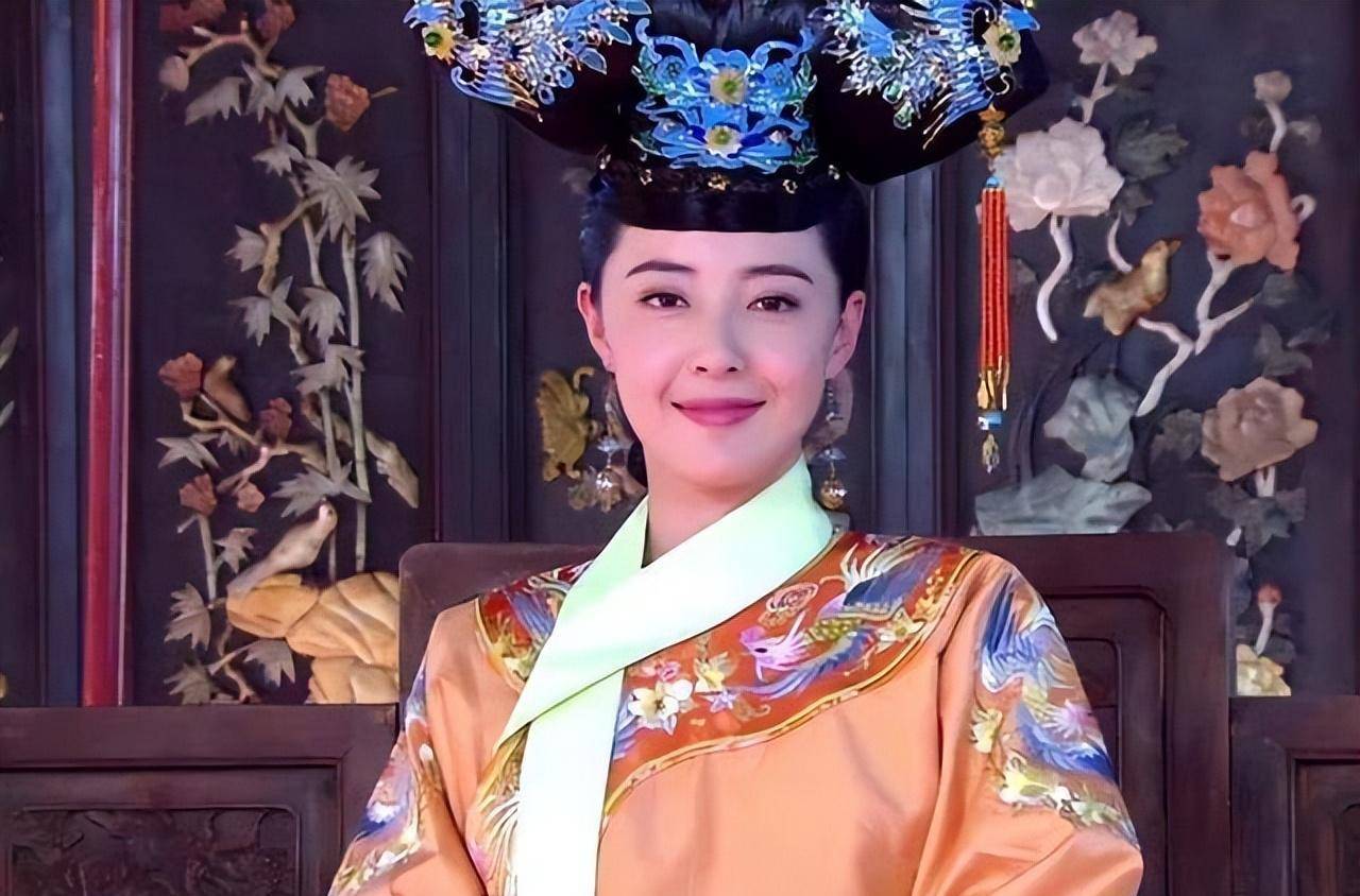 他为了打脸琪琪格,册封了董鄂妃为皇贵妃,并且剥夺琪琪格的皇后权力.