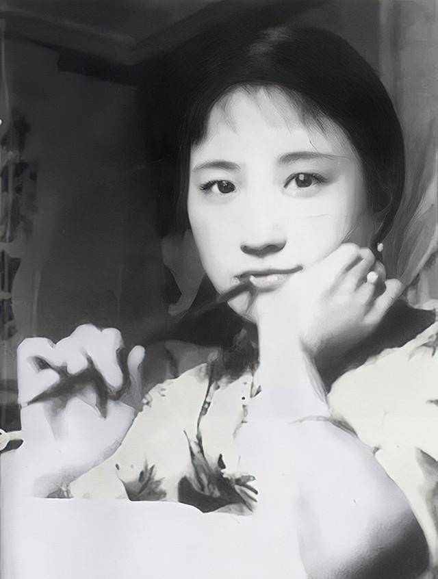 徐志摩死状:头上一个洞,左臂,左腿全部折碎,冰心悼