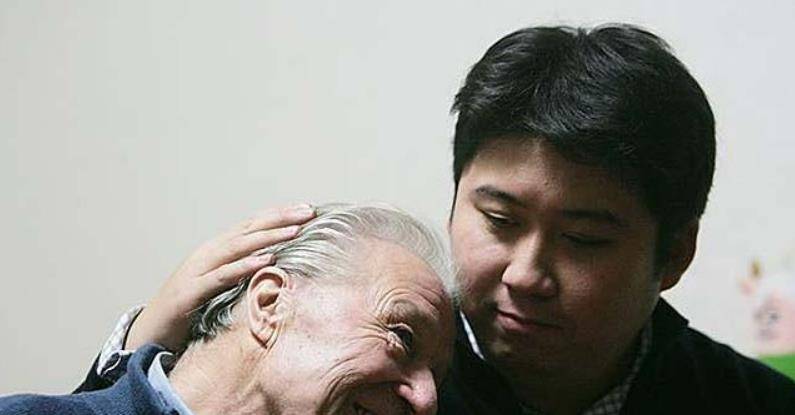 跨国"忘年交",只因一句承诺,中国小伙赡养瑞士老人晚年_汉斯_宋扬