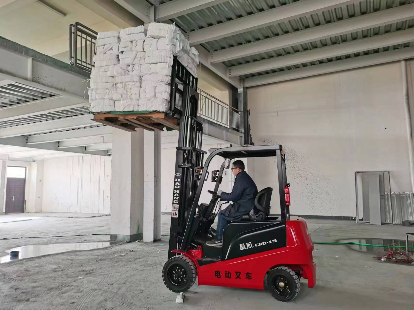 昊航四轮座驾式电动叉车厂家