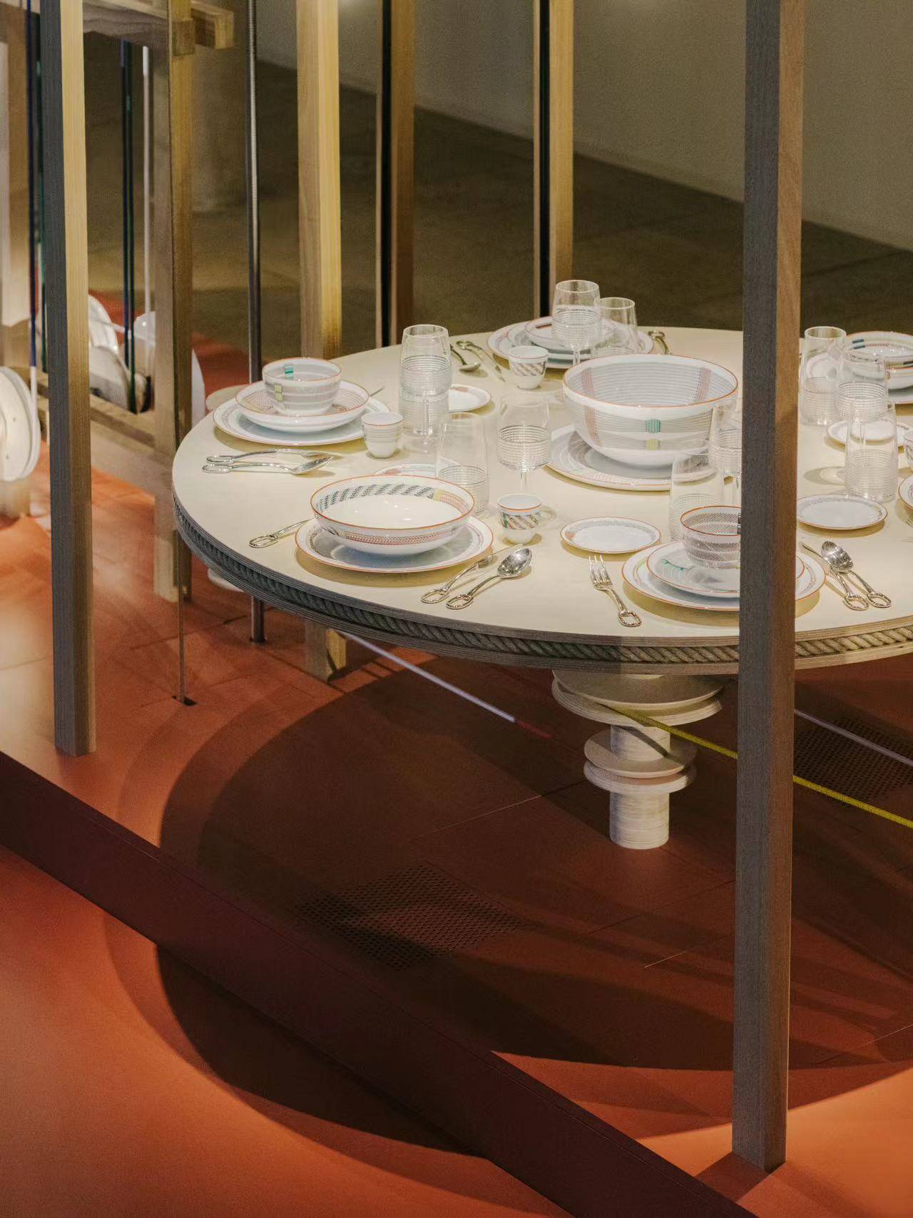 时尚媒体|爱马仕餐具在现代餐桌优雅演绎|广州时尚媒体 集团 传媒