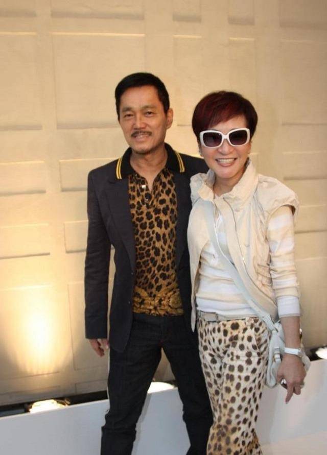 谢霆锋生母:一脱成名,曾是赌王专属舞伴,离婚多年还想嫁谢贤?