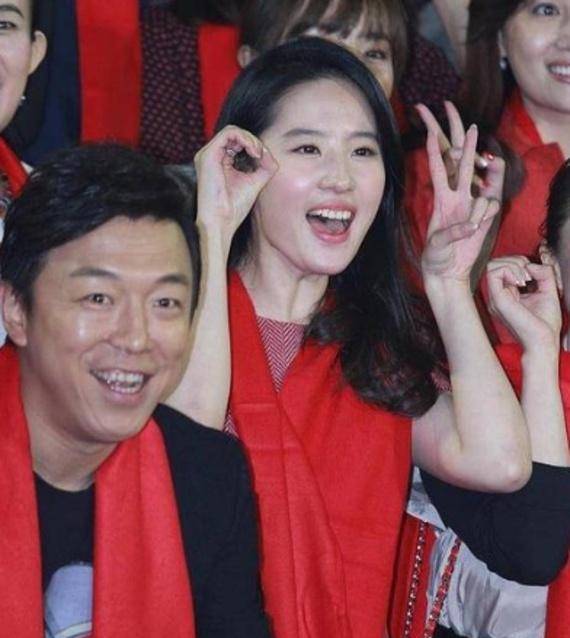 黄渤的故事:对张艺兴超级好,和刘亦菲是同学,与妻子恩爱无绯闻_表演