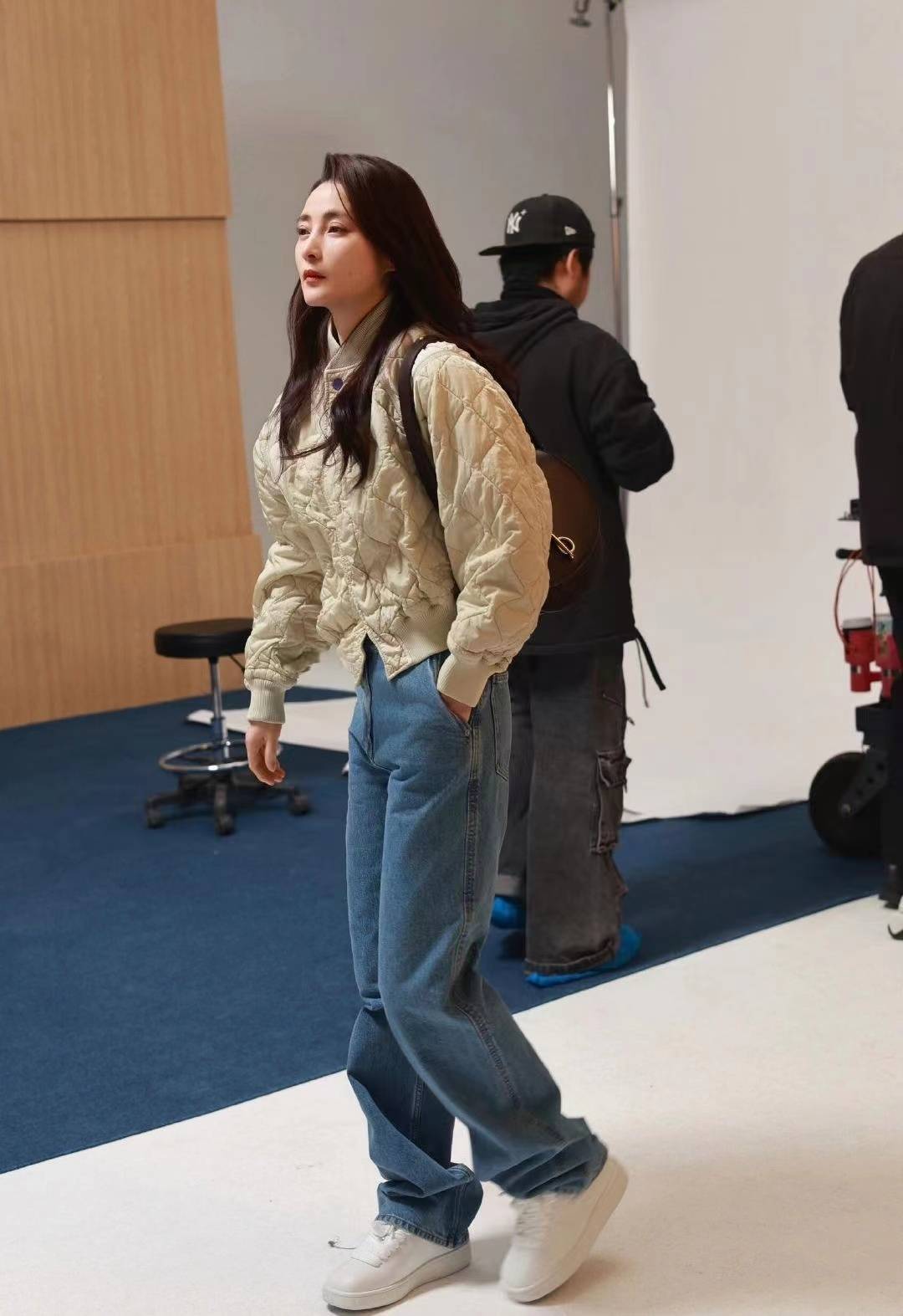 蒋勤勤:逆生长的魅力女神,时尚与气质并存!