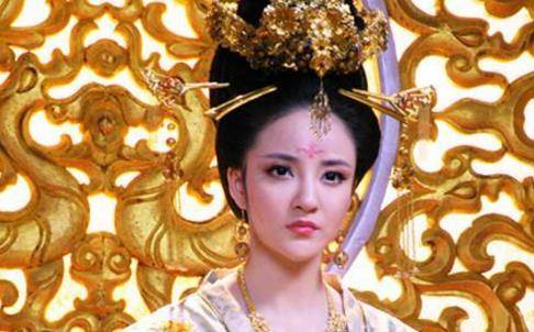 上官婉儿弃韦后与安乐公主转投李隆基,率领宫人主动迎接带军杀来的