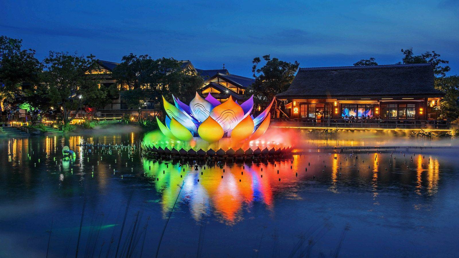 在拈花湾,老人们可以参加各种文化体验活动,如茶道,禅修,手工艺制作等