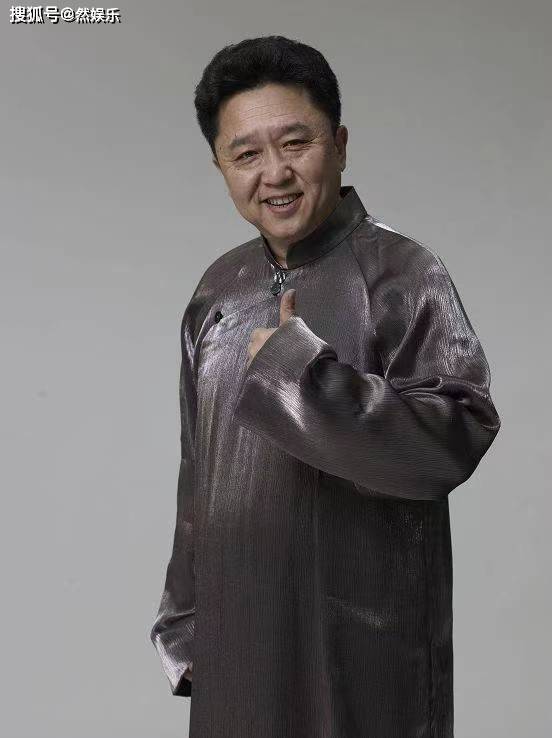 "相声皇后"于谦:唯一穿大褂领奖的影帝,一句话让大佬损失4亿_演技