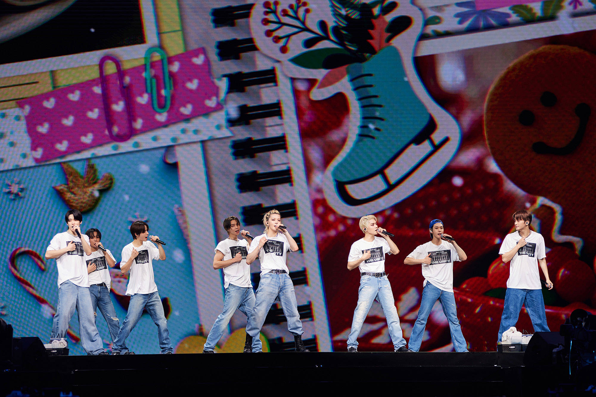 127澳门单独演唱会公演图片nct 127以出色的现场演出效果,完美的舞台