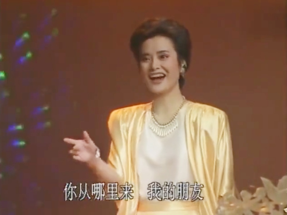 刘晓庆5港币的红衬衫,张小斐2万块的奢牌大衣,春晚才是真种草机!