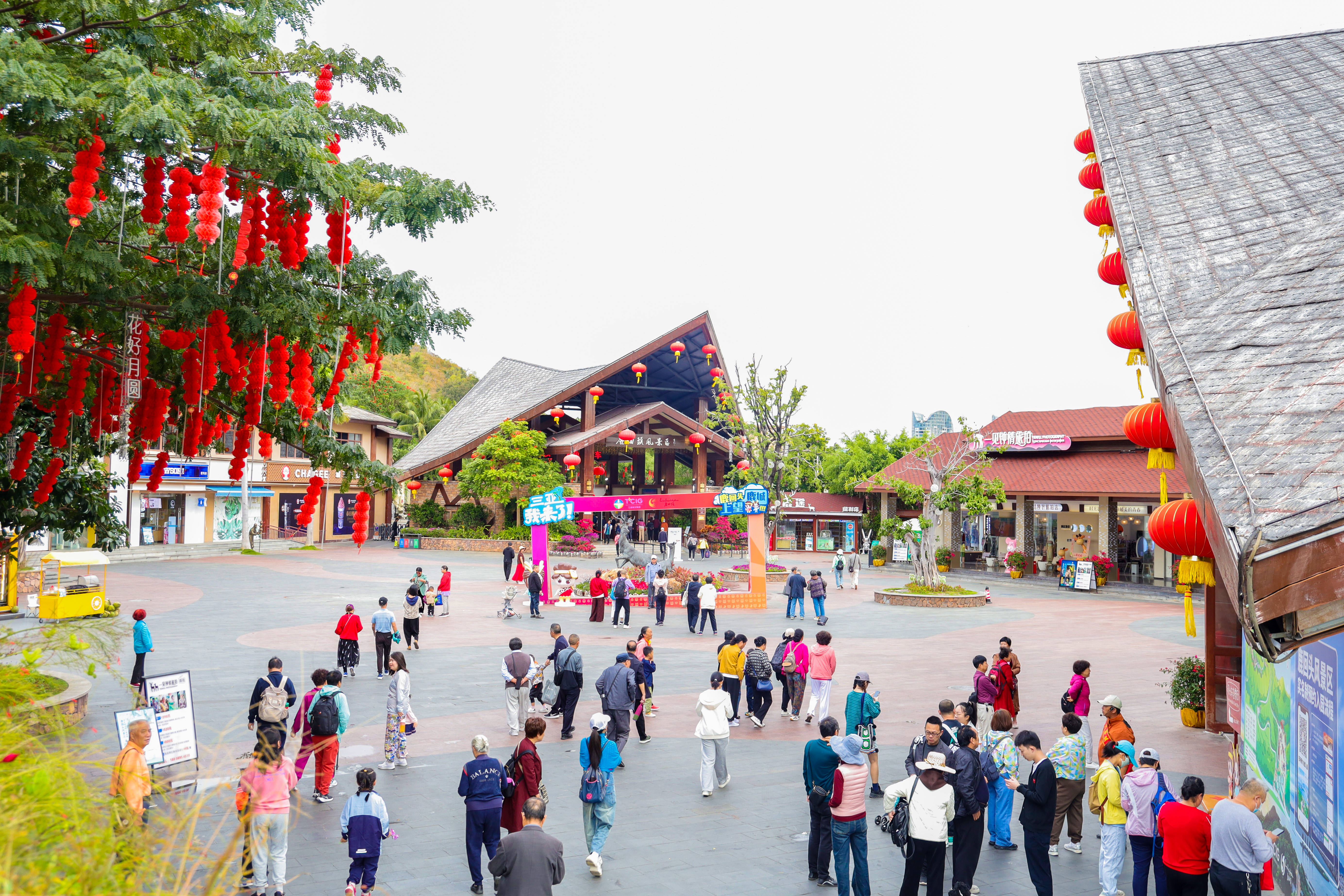 大小洞天旅游区,天涯海角游览区相继面向市民游客免门票开放