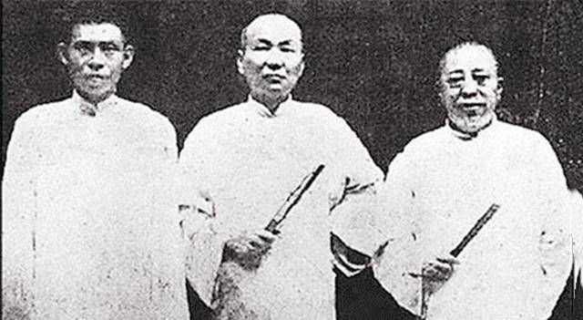 1951年,杜月笙被老蒋吓唬致一病不起,死前蒋派人送来