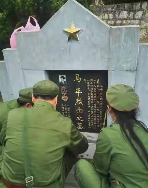 马平,19岁军校毕业21岁牺牲,84年被军委授予战斗英雄,战功卓著_敌人