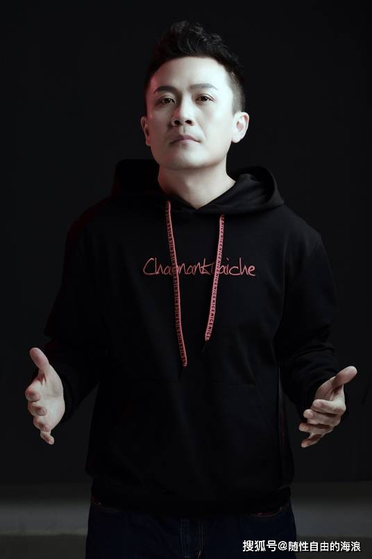 这首《上春山》的作曲家是张超,他的才华横溢令人惊叹.