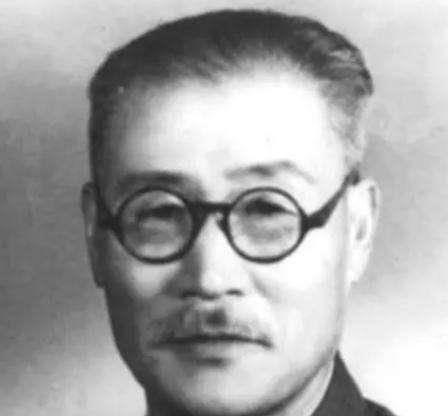 情报说据点里有百余名伪军,张文通带兵去打,刚进镇中