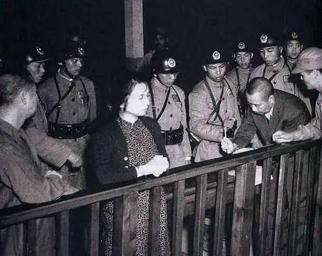 《潜伏》主角原型,因一块牛排被出卖,25年后被追认为