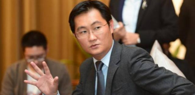 马云凭借阿里王国为他带来的财富数次蝉联福布斯的中国首富,在近