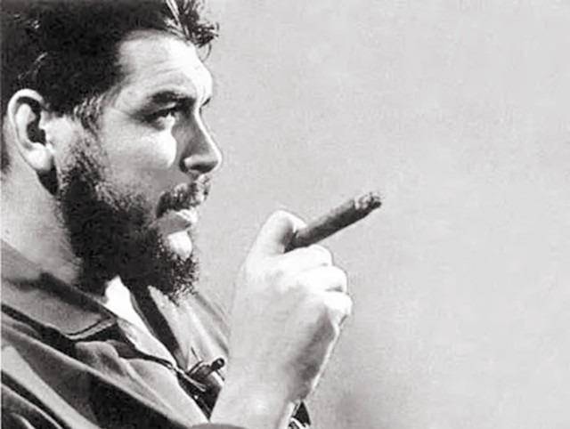 切·格瓦拉最后48小时:腿部受伤被俘,死前喊话:开枪吧,胆小鬼