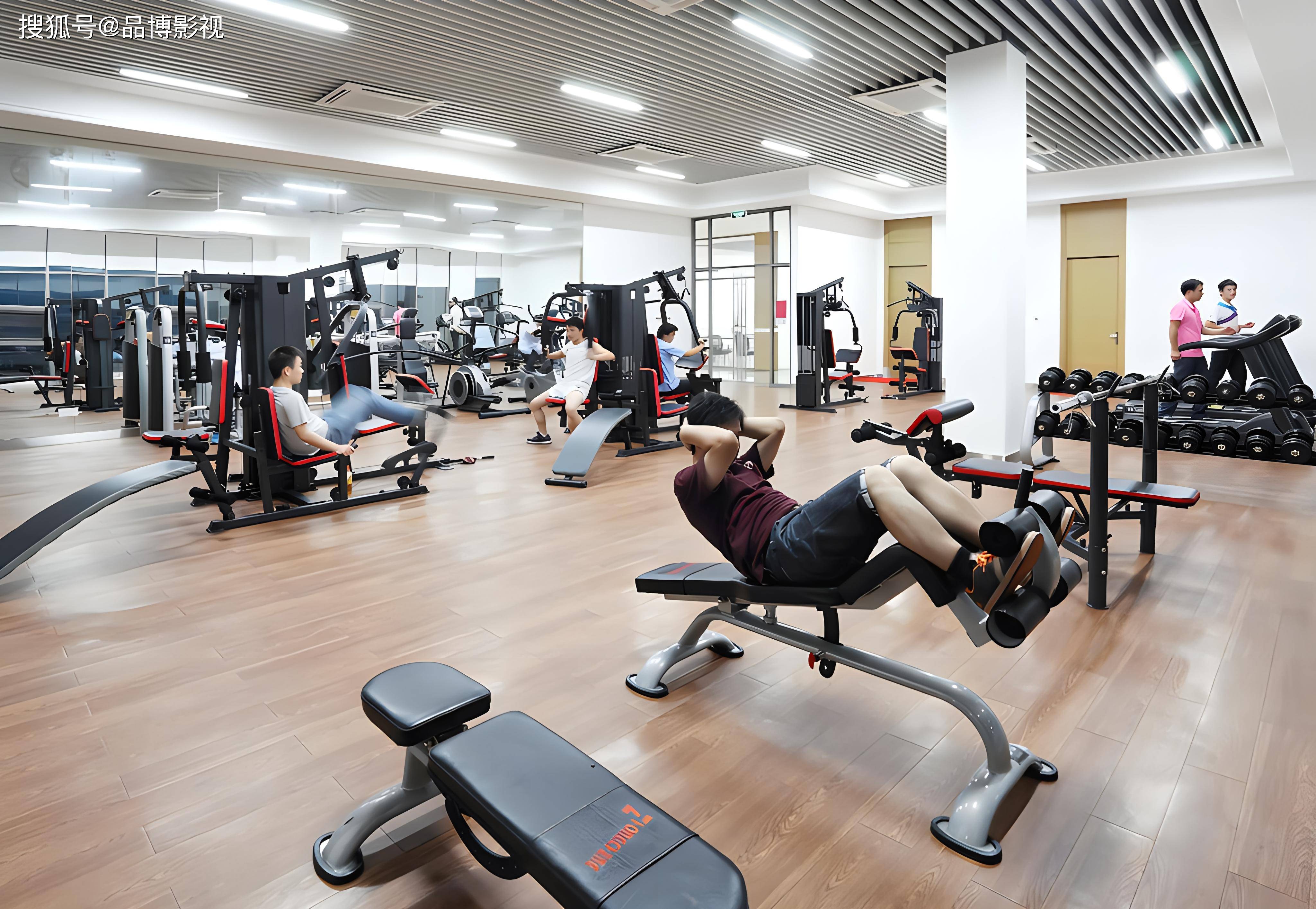 声说要减肥,可就是坚持不了几天,健身房里还没锻炼多长时间就气喘吁吁