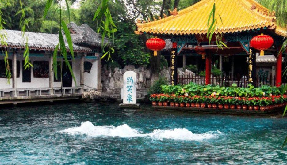 明代官员给趵突泉题字,将突字少写一点,是错别字还是另有玄机?