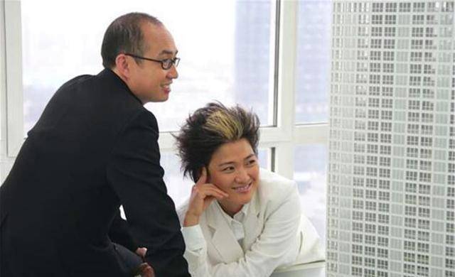 丈夫在中国敛财286亿,她却入美国国籍捐款6个亿_盈利_张欣_夫妻