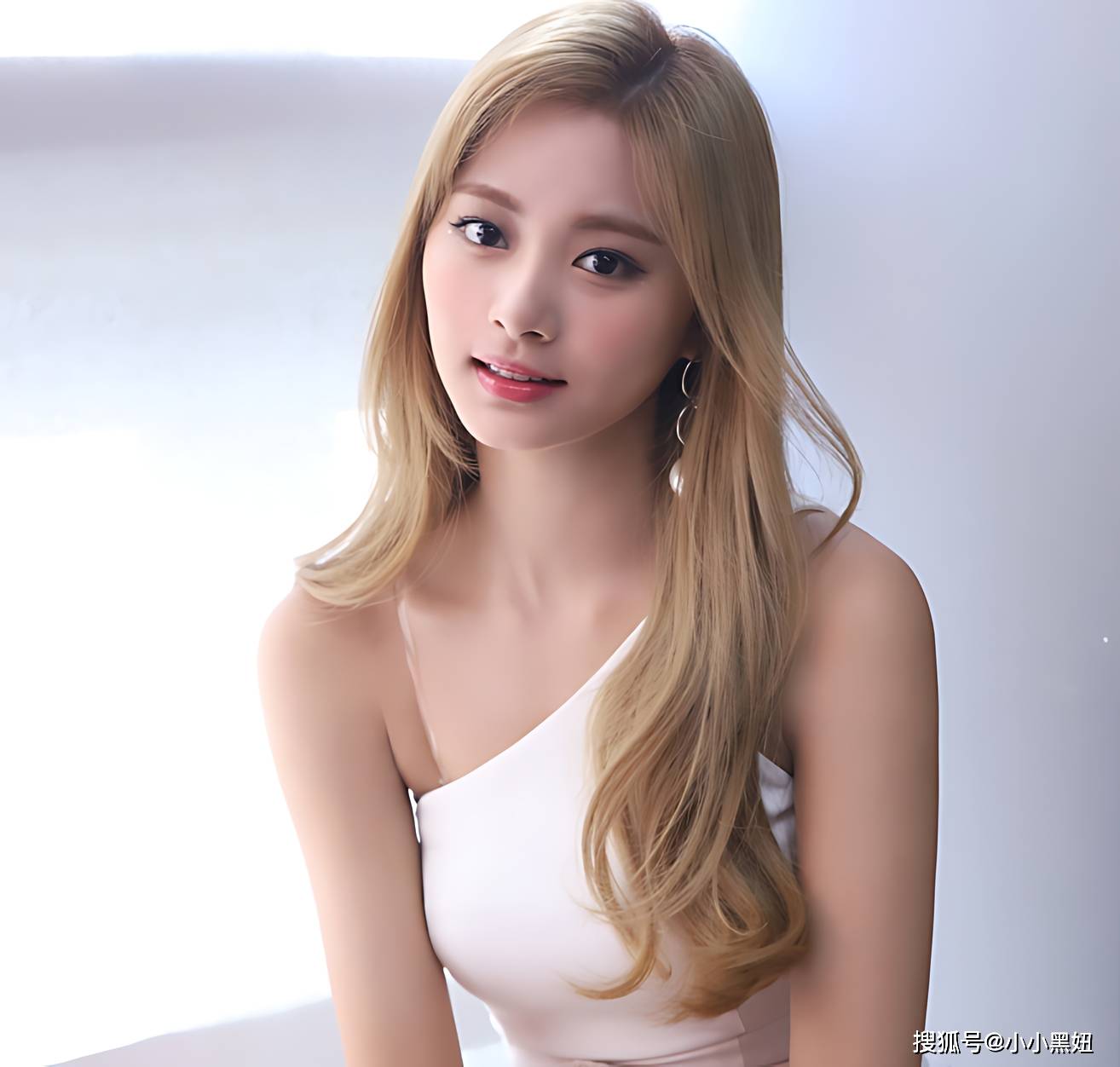 24岁的纯欲女神,才华与美貌并存周子瑜,这谁顶得住!_身材_媒体_社交