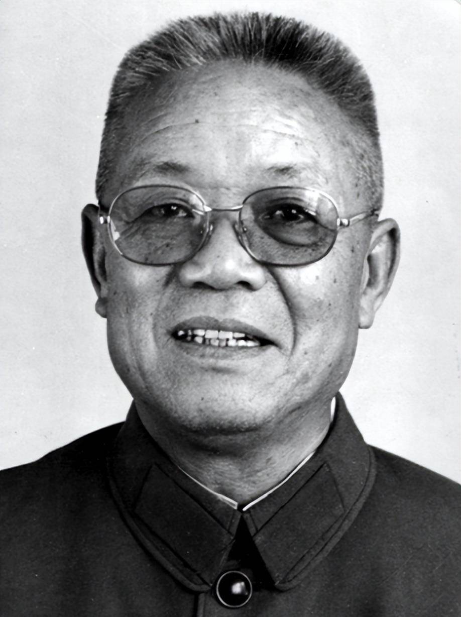 用不着你那四斗谷子了,不过那张欠条我要留着,上边有你韩司令员的签名